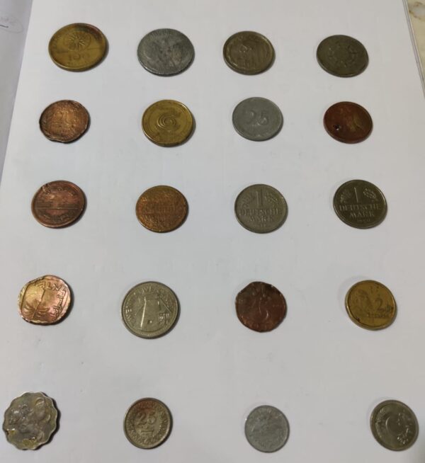 20 Mix foreign coin lot - Image 2