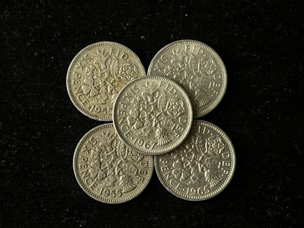 THE QUEEN ELIZABETH II SIXPENCE (1953-1967)