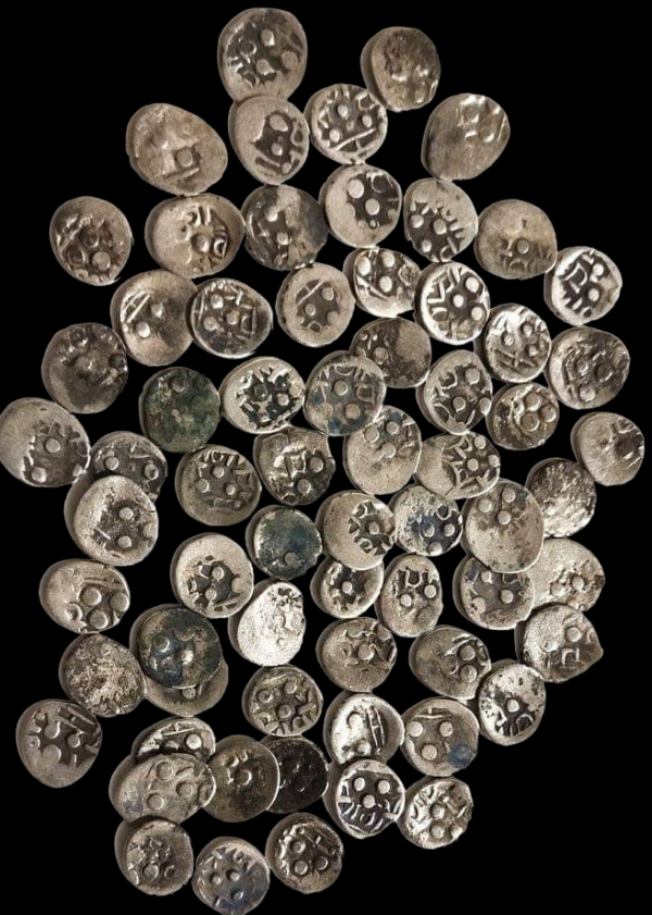 Chach of Aror Dynasty 631-711 A.D silver drachm