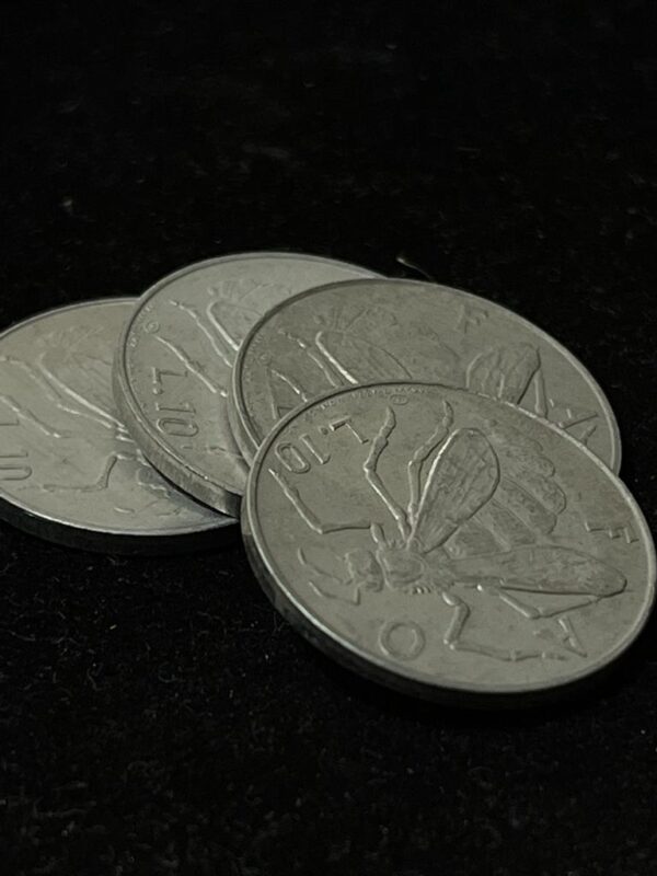 10 Lire Honeybee Coin of San Marino - Image 2