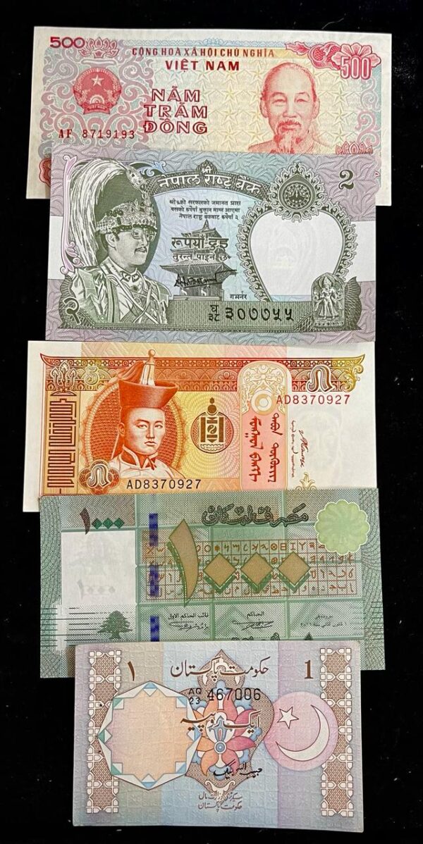 Set of 10 Different Foreign Banknotes in UNC Condition - Image 2