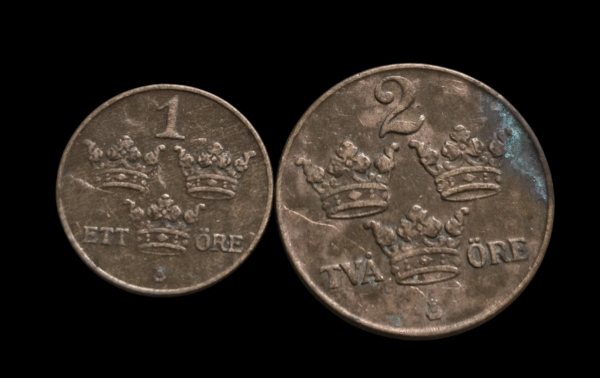 Sweden – Pair of Gustaf V Öre coins (1 Öre & 2 Öre) - Image 2