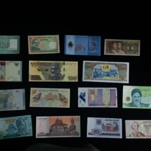 30 different foreign country banknote